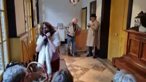 scène dierenwinkel in de hal.webp